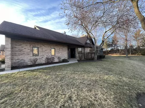 1641 Pebble Beach Dr, Hoffman Estates, IL 60169