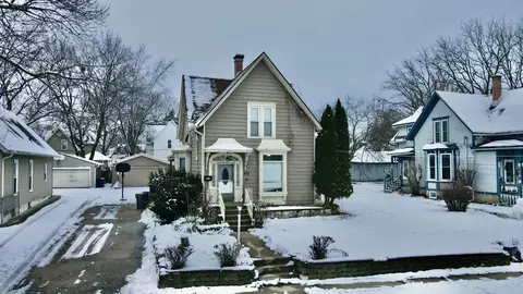 470 Ashland Ave, Elgin, IL 60123