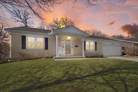 811 Melrose Ct, Mchenry, IL 60050
