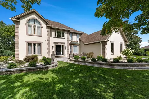 3 Hilltop Ct, Hawthorn Woods, IL 60047