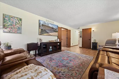 Living - 730 Kimberly Dr, Dekalb, IL 60115 photo 3 of 5