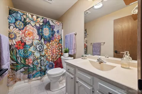 Bath - 730 Kimberly Dr, Dekalb, IL 60115 photo 2 of 3