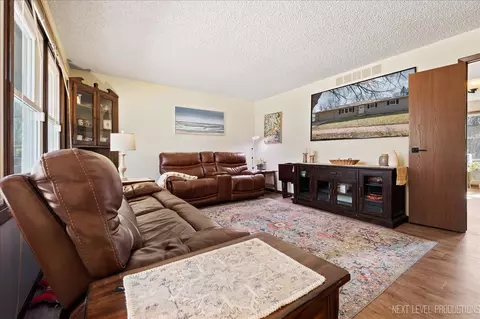 Living - 730 Kimberly Dr, Dekalb, IL 60115 photo 2 of 5