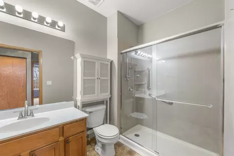 Bath - 1400 Westhampton Dr #1400, Plainfield, IL 60586 photo 3 of 3
