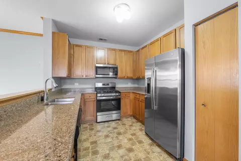 Kitchen - 1400 Westhampton Dr #1400, Plainfield, IL 60586 photo 1 of 2