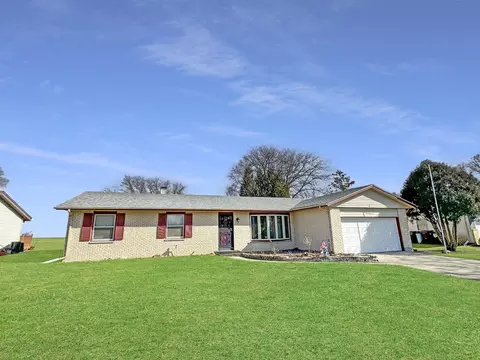 317 Northknoll Dr, Rochelle, IL 61068