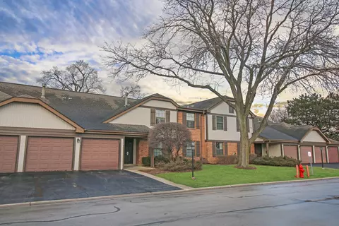 1374 7 Pines Rd #A2, Schaumburg, IL 60193