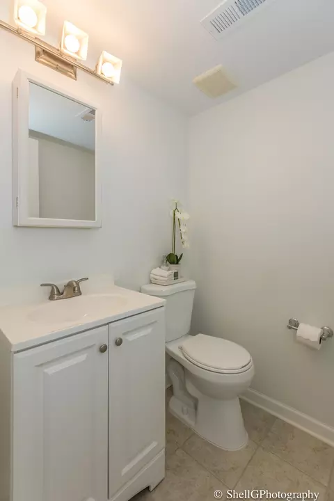 Bath - 7204 Faxton Ln, Plainfield, IL 60586 photo 5 of 5