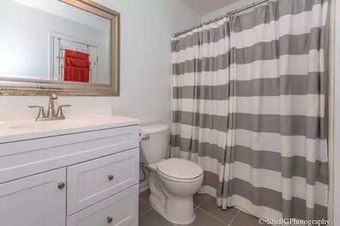 Bath - 7204 Faxton Ln, Plainfield, IL 60586 photo 2 of 5