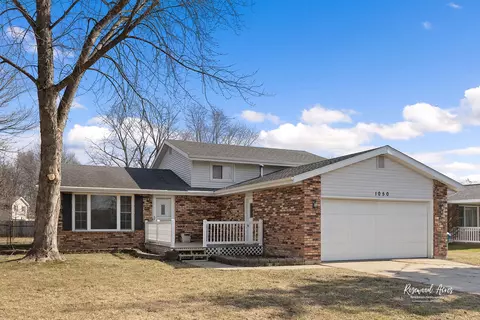 1050 Pheasant Dr, Bradley, IL 60915