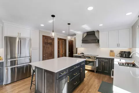 Kitchen - 2010 Stonebridge Ct, Wheaton, IL 60189 photo 4 of 4