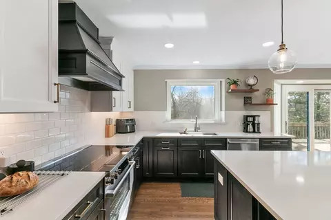 Kitchen - 2010 Stonebridge Ct, Wheaton, IL 60189 photo 2 of 4