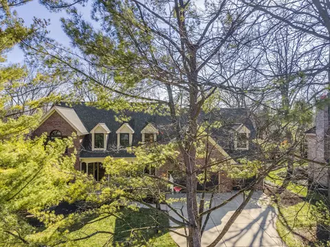 Exterior - 2010 Stonebridge Ct, Wheaton, IL 60189 photo 3 of 3