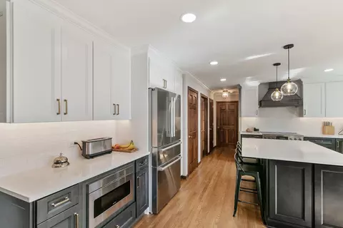 Kitchen - 2010 Stonebridge Ct, Wheaton, IL 60189 photo 1 of 4
