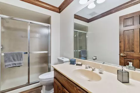 Bath - 2010 Stonebridge Ct, Wheaton, IL 60189 photo 5 of 5