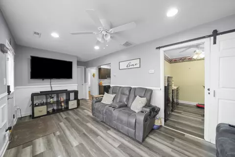 Living - 5315 State Rd, Burbank, IL 60459 photo 2 of 4