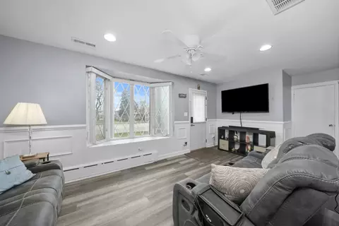 Living - 5315 State Rd, Burbank, IL 60459 photo 1 of 4