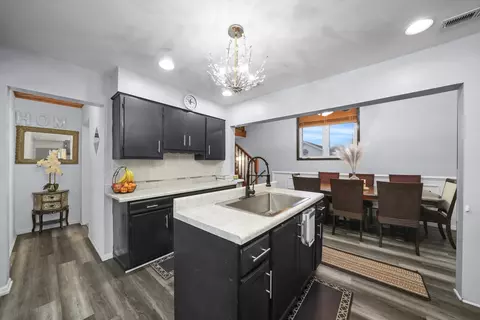 Kitchen - 5315 State Rd, Burbank, IL 60459 photo 2 of 4