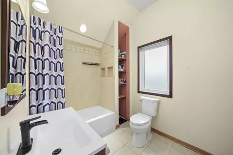 Bath - 5315 State Rd, Burbank, IL 60459 photo 4 of 4