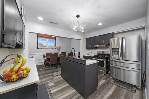 Kitchen - 5315 State Rd, Burbank, IL 60459 photo 4 of 4