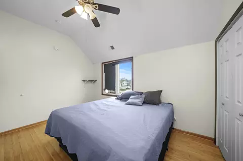 Bedroom - 5315 State Rd, Burbank, IL 60459 photo 3 of 6