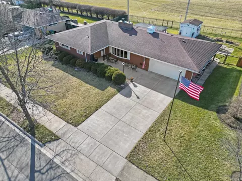611 Palladium Dr W, Joliet, IL 60435