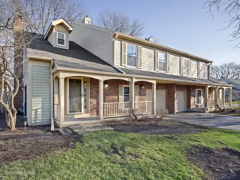 1462 Queensgreen Cir, Naperville, IL 60563