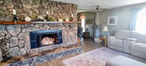 Living - 603 E Oregon St, Polo, IL 61064 photo 1 of 7