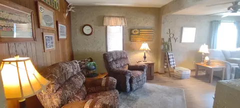 Living - 603 E Oregon St, Polo, IL 61064 photo 2 of 7