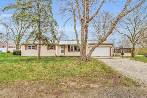 202 S Fourth St, Fisher, IL 61843