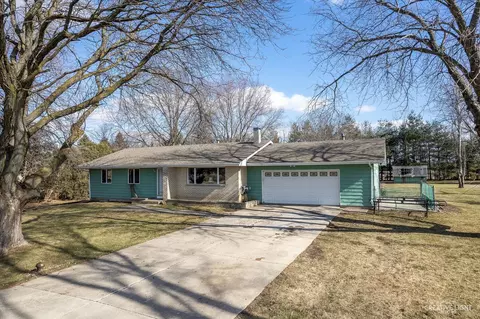 9956 Rimsnider Rd, Hinckley, IL 60520