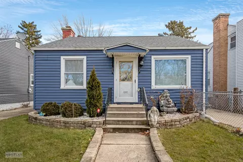 401 N Elmwood Dr, Aurora, IL 60506