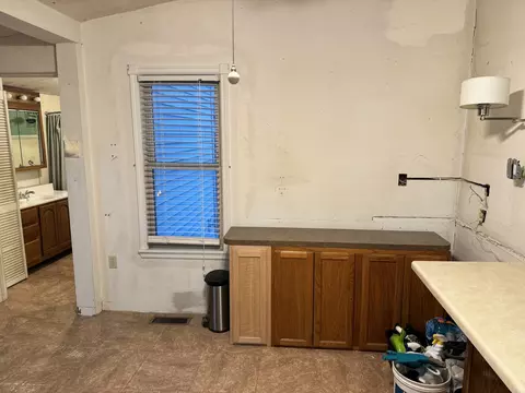 Bath - 701 E Julia St, Clinton, IL 61727 photo 1 of 3