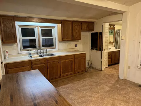 Kitchen - 701 E Julia St, Clinton, IL 61727 photo 4 of 5