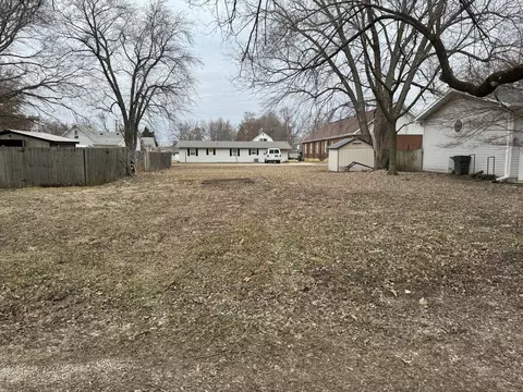 View/Area - 701 E Julia St, Clinton, IL 61727 photo 1 of 1
