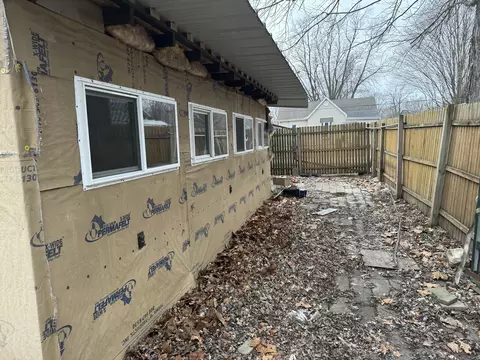 Exterior - 701 E Julia St, Clinton, IL 61727 photo 3 of 5