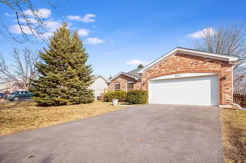 7211 Faxton Ln, Plainfield, IL 60586 photo 2