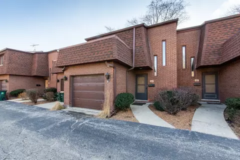 408 S Dee Rd, Park Ridge, IL 60068