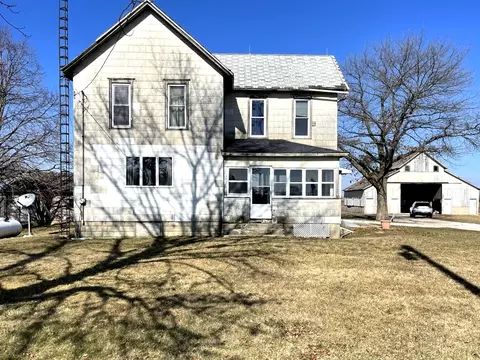 525 N 15th Rd, Lostant, IL 61334