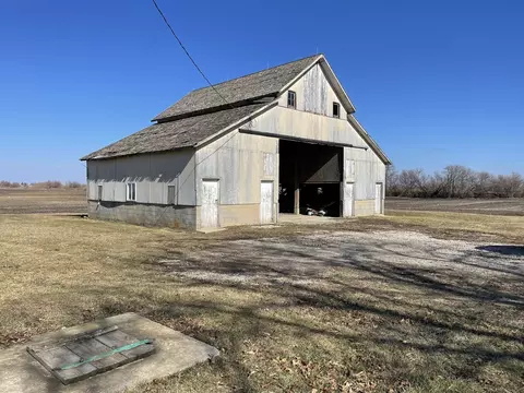 Exterior - 525 N 15th Rd, Lostant, IL 61334 photo 4 of 8