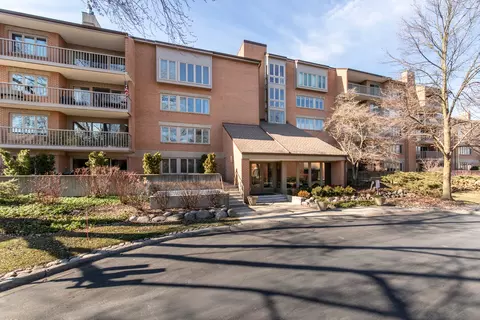 44 Park Ln #123, Park Ridge, IL 60068