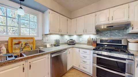 Kitchen - 1514 Devonshire Dr, Champaign, IL 61821 photo 2 of 3