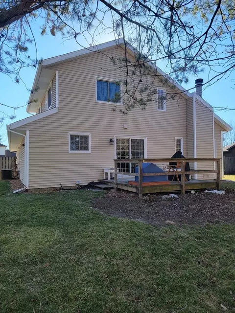 Exterior - 1514 Devonshire Dr, Champaign, IL 61821 photo 8 of 9