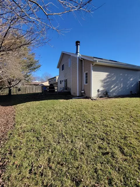 Exterior - 1514 Devonshire Dr, Champaign, IL 61821 photo 6 of 9