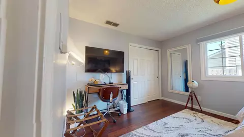 Bedroom - 1514 Devonshire Dr, Champaign, IL 61821 photo 2 of 10