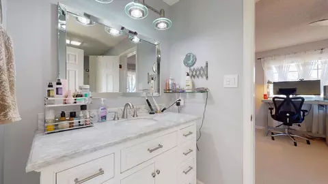 Bath - 1514 Devonshire Dr, Champaign, IL 61821 photo 2 of 4