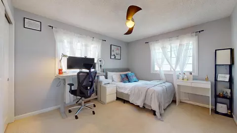Bedroom - 1514 Devonshire Dr, Champaign, IL 61821 photo 9 of 10