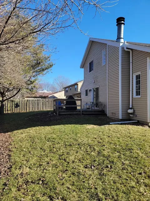 Exterior - 1514 Devonshire Dr, Champaign, IL 61821 photo 5 of 9