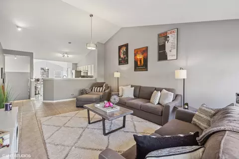 2145 Fulham Dr, Naperville, IL 60564 photo 3