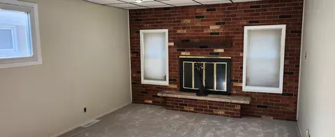 Living - 15219 Hamlin Ave, Midlothian, IL 60445 photo 2 of 2
